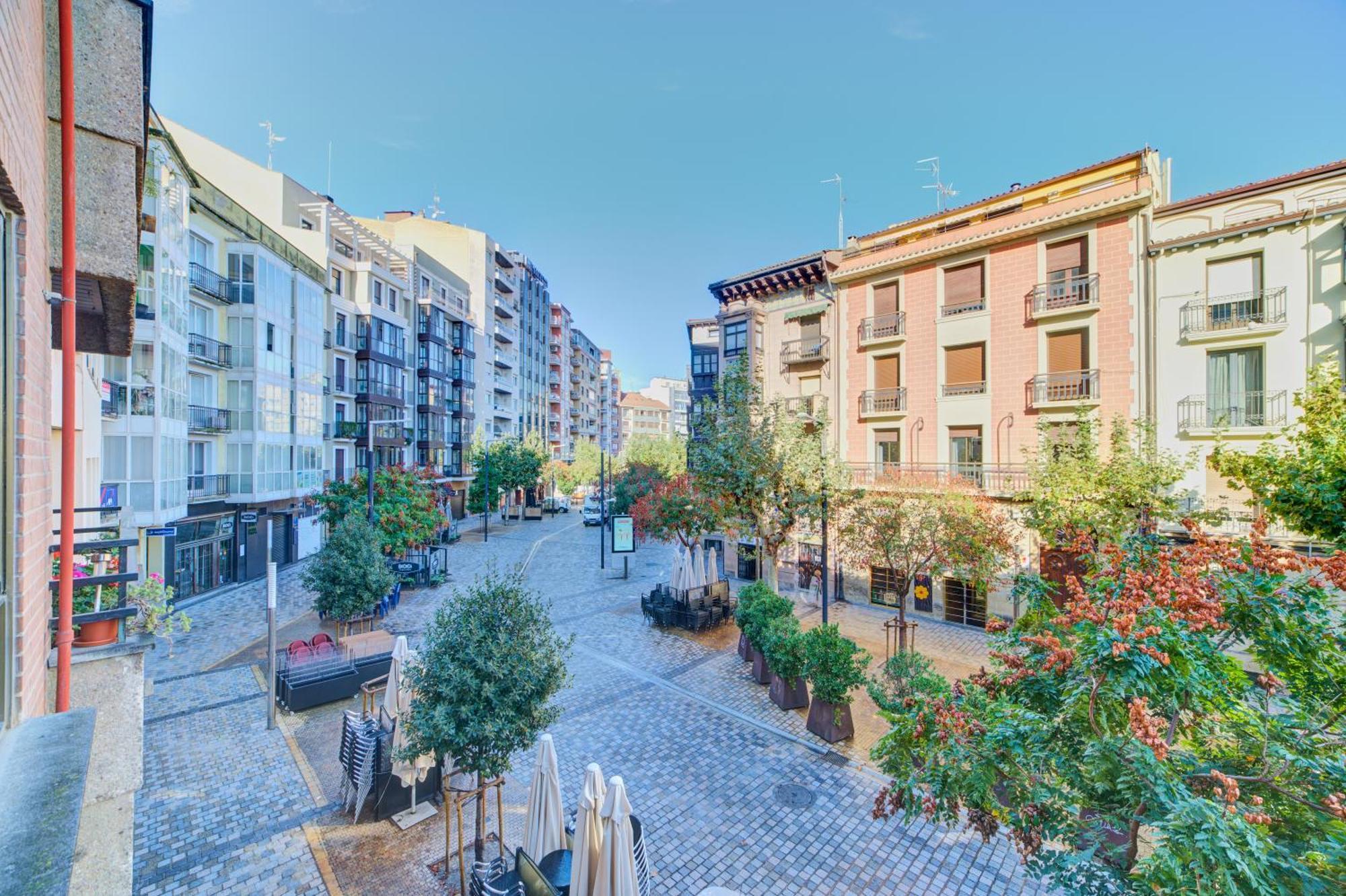 Apartamento Breton De Los Herreros Logroño Exterior foto
